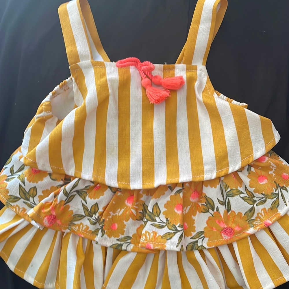 Bundle top and bottoms size 12 months